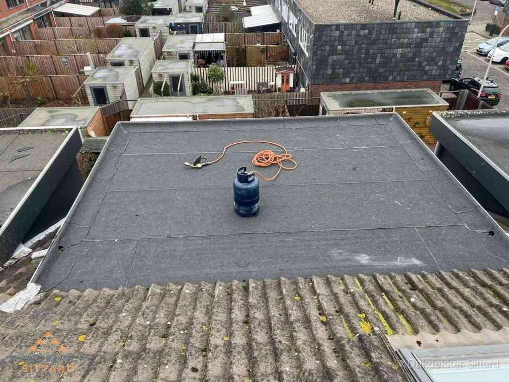 Dakreparatie plat dak met bitumen in Sittard